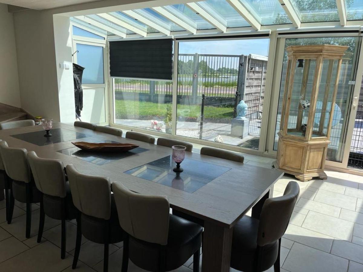 Comfortabele Woning Met Omheinde Tuin Aan Water Voor 12 P Oostburg Zewnętrze zdjęcie